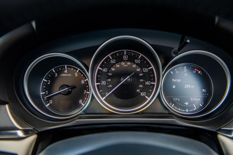 Панель приборов Mazda6 Tourer (GJ) 2018 года  (UK) (фото 34 из 38)